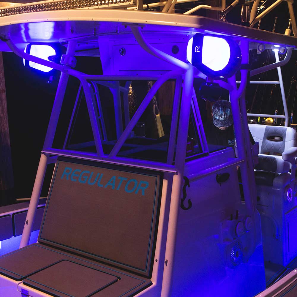 Roswell Marine Audio R1 Pro Boat Tower Speaker on 32 Foot Regulator Center Console